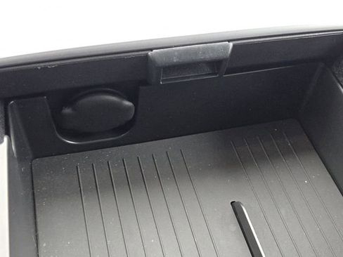 Used 2025 Tesla Model Y Long Range image 6