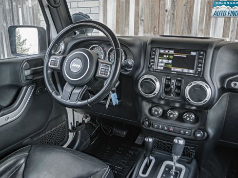Used 2017 Jeep Wrangler Unlimited Rubicon w/ Connectivity Group image 14