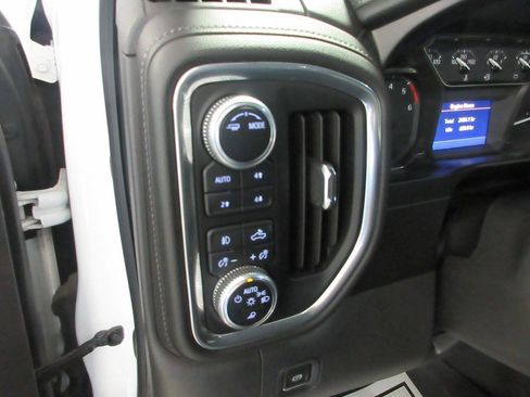 Used 2020 GMC Sierra 1500 SLT w/ SLT Premium Plus Package AWD/4WD image 28