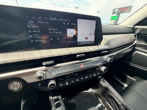 Used 2024 Kia Telluride EX w/ EX Captain's Chair Package AWD/4WD image 18
