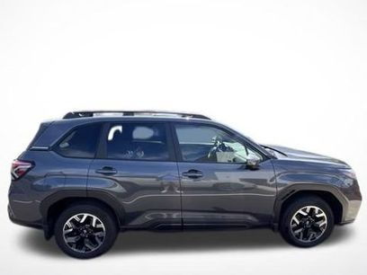 Used 2025 Subaru Forester Premium w/ Convenience Package #1