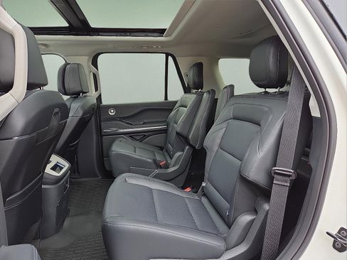 New 2025 Lincoln Navigator Reserve image 11