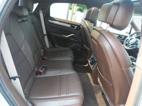 Used 2022 Porsche Cayenne S AWD/4WD image 31