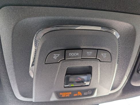 Certified 2025 Toyota Corolla SE image 19