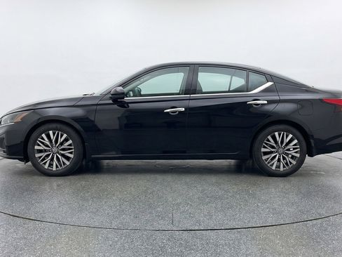 Used 2025 Nissan Altima 2.5 SV image 5