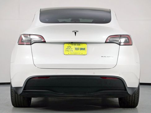 Used 2021 Tesla Model Y Long Range image 11