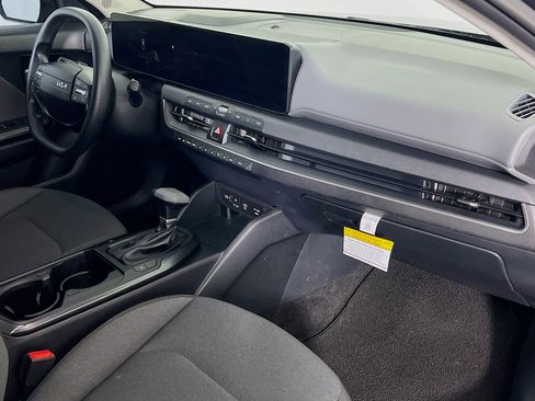 Used 2025 Kia K4 LXS image 21