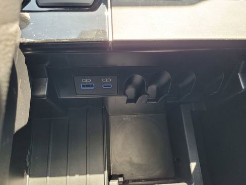 Used 2022 Toyota Tundra SR5 w/ SR5 Premium Package AWD/4WD image 20