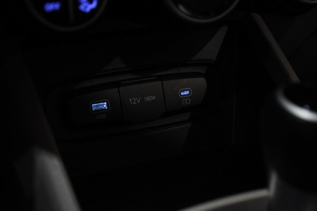Certified 2025 Hyundai Venue SEL FWD image 26