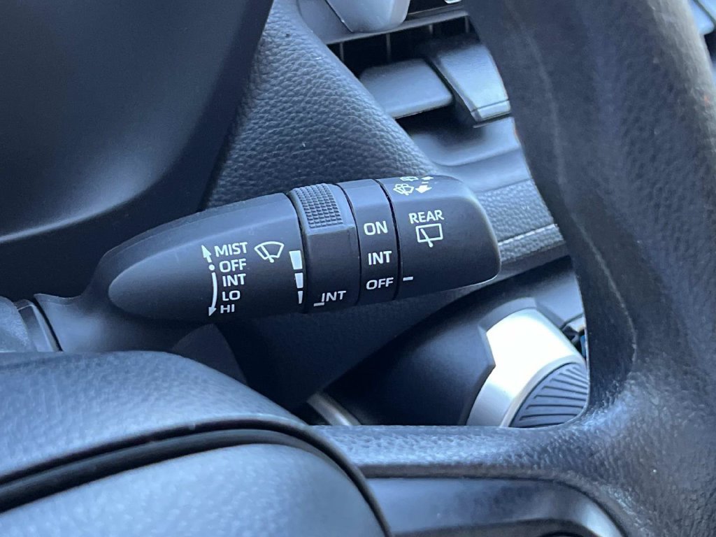 Used 2025 Toyota RAV4 XLE AWD/4WD image 31