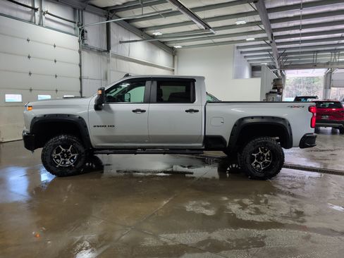 Used 2021 Chevrolet Silverado 2500 Custom w/ Custom Value Package AWD/4WD image 5