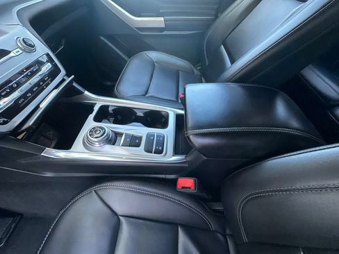 Used 2023 Ford Explorer XLT w/ Equipment Group 202A RWD image 23