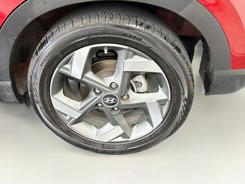 Used 2025 Hyundai Venue SEL FWD image 11