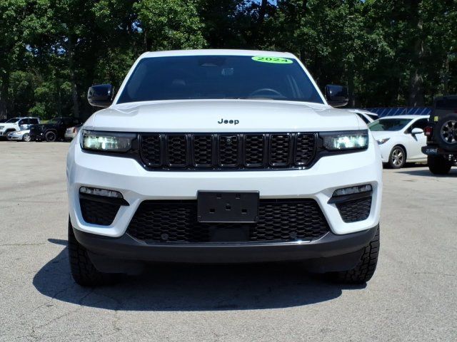 Used 2024 Jeep Grand Cherokee Limited w/ Luxury Tech Group II AWD/4WD image 2