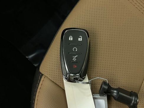 Used 2023 Chevrolet Equinox Premier FWD image 27