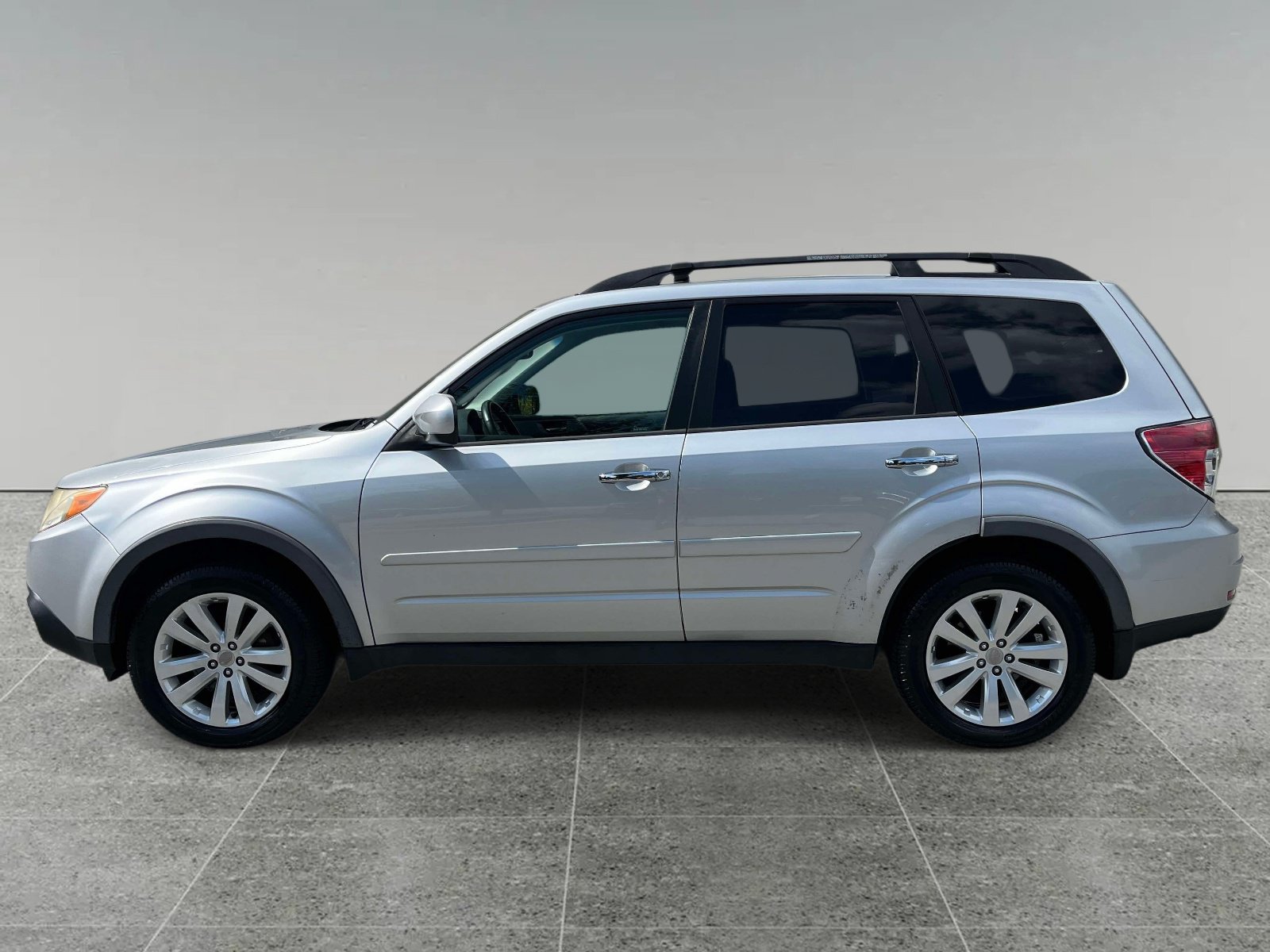 Used 2011 Subaru Forester 2.5X Limited w/ Rugged Pkg 1F AWD/4WD image 2