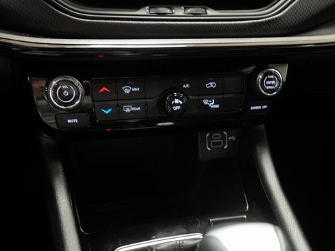 Used 2025 Jeep Compass Latitude w/ Altitude Special Edition image 31