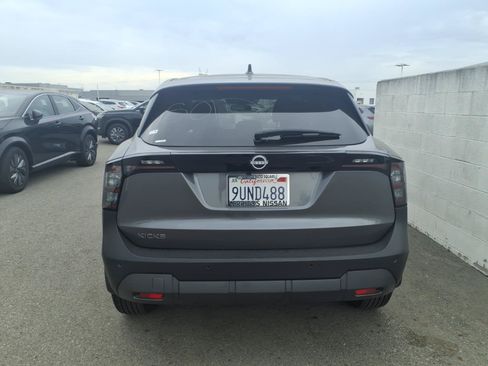 Certified 2025 Nissan Kicks SV FWD image 10