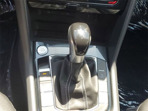 New 2025 Volkswagen Taos SEL image 32