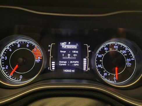 Used 2019 Jeep Cherokee Latitude w/ Popular Appearance Group image 23