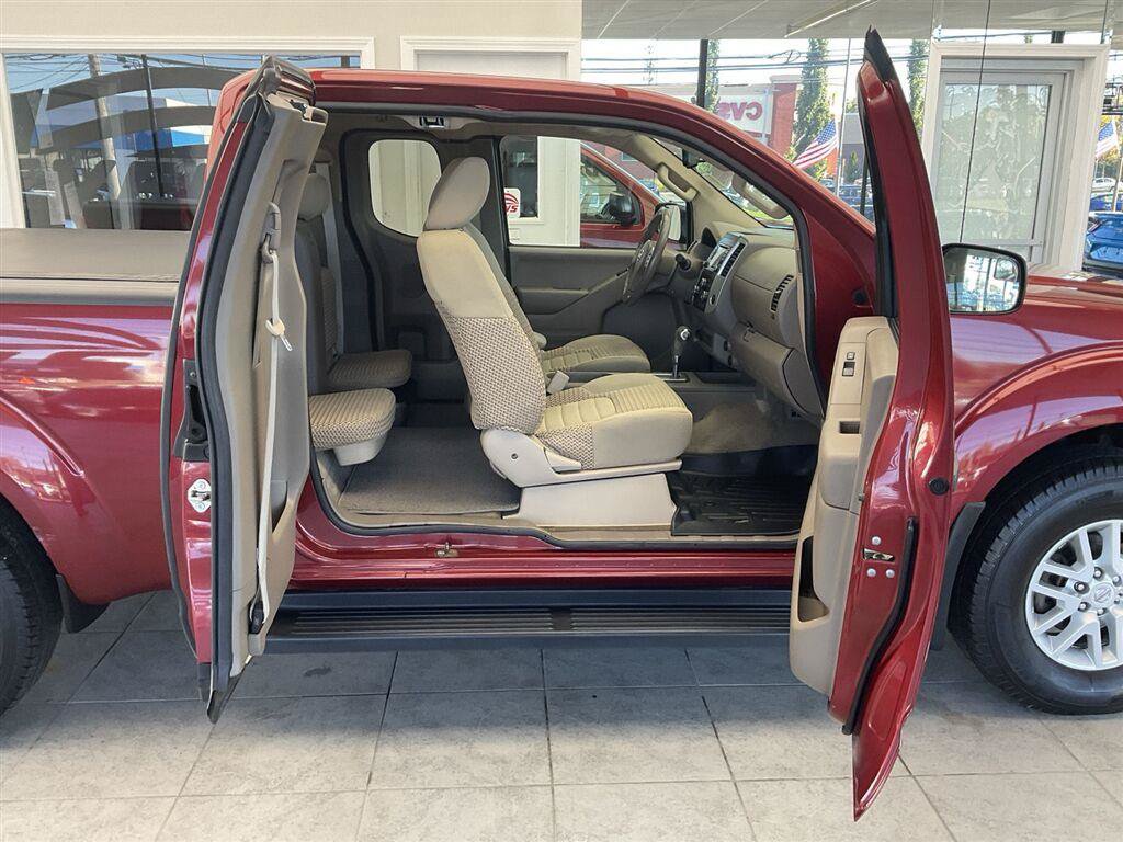 Used 2016 Nissan Frontier SV w/ SV Value Truck Package AWD/4WD image 16