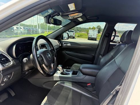 Used 2020 Jeep Grand Cherokee Altitude AWD/4WD image 4
