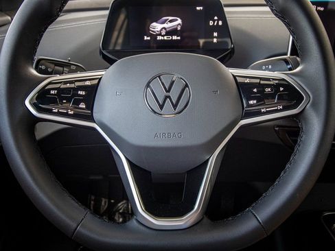 New 2025 Volkswagen ID.4 Pro image 32