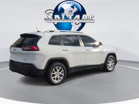 Used 2017 Jeep Cherokee Latitude w/ Safety/Convenience Group image 9