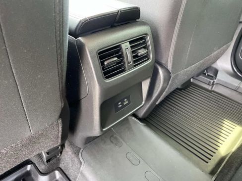 Used 2023 Nissan Rogue SV FWD image 11