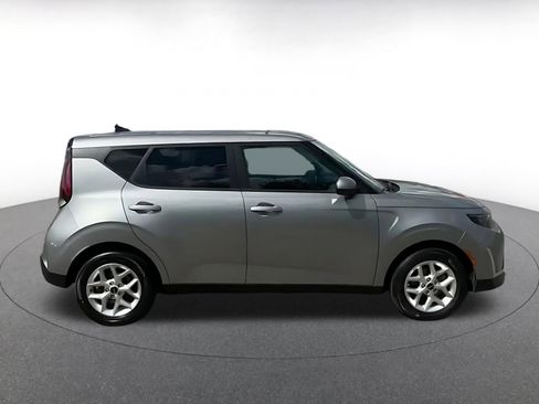 Used 2025 Kia Soul LX w/ LX Technology Package FWD image 16
