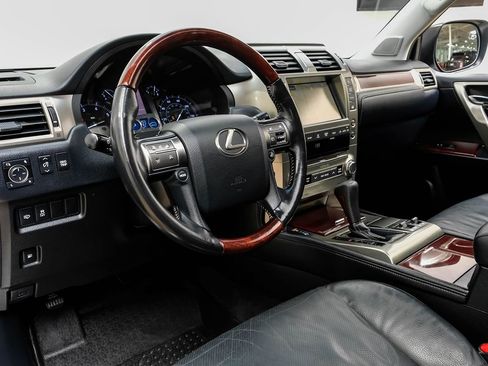 Used 2017 Lexus GX 460 image 3