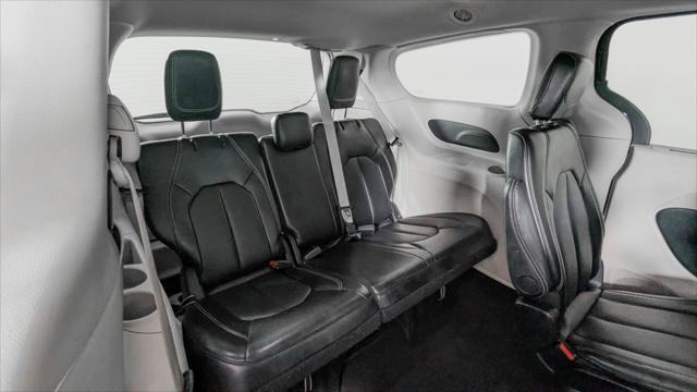 Used 2024 Chrysler Pacifica Touring-L FWD image 21