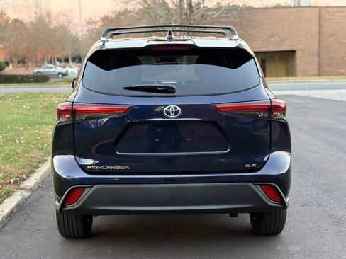 Used 2021 Toyota Highlander XLE FWD image 5