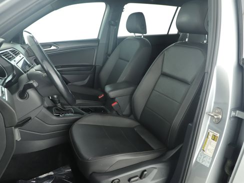 Used 2020 Volkswagen Tiguan SE R-Line image 12