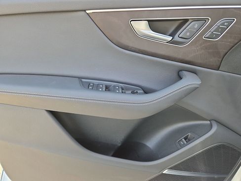Used 2023 Audi Q8 Premium Plus image 15
