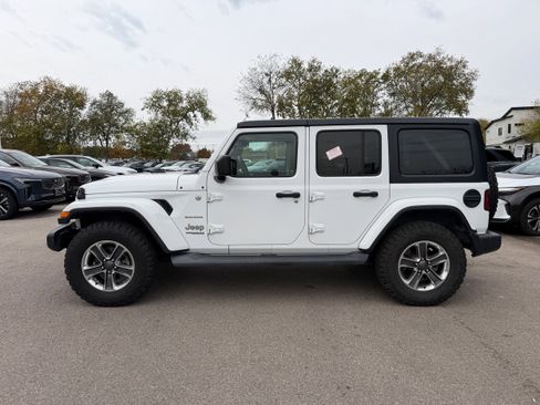 Used 2019 Jeep Wrangler Unlimited Sahara image 3