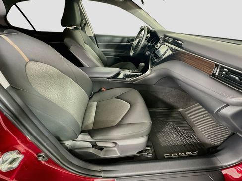 Used 2019 Toyota Camry LE FWD image 29