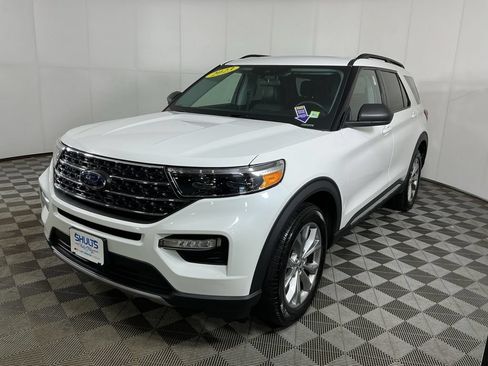 Used 2023 Ford Explorer XLT w/ Equipment Group 202A AWD/4WD image 4