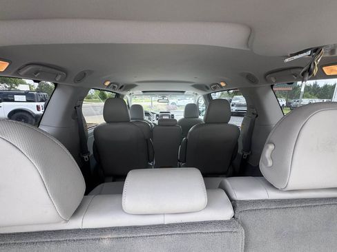 Used 2013 Toyota Sienna XLE FWD image 24