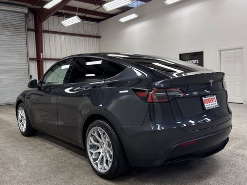 Used 2024 Tesla Model Y 2WD image 15