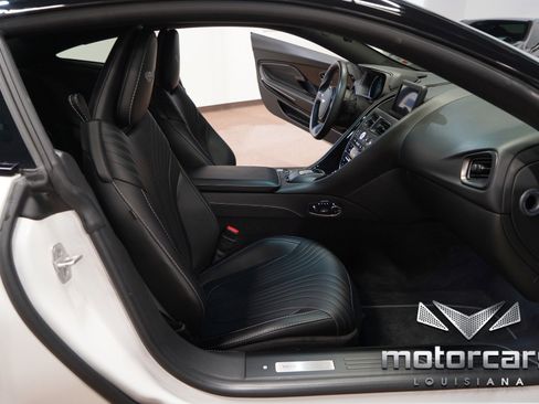 Used 2018 Aston Martin DB11 Coupe image 35