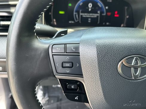 Used 2025 Toyota Camry SE w/ Convenience Package FWD image 23