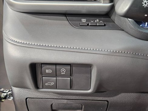 Used 2025 Toyota Highlander XLE AWD/4WD image 26