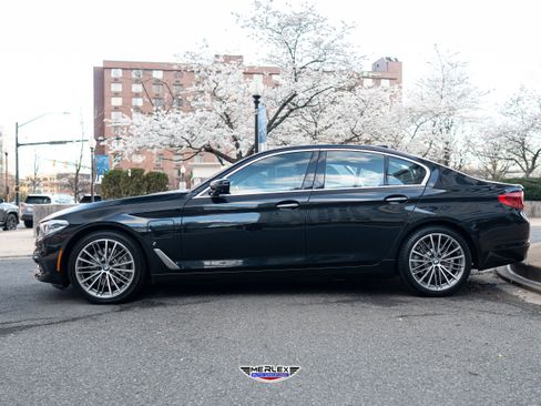 Used 2018 BMW 530e w/ Premium Package 2 RWD image 4