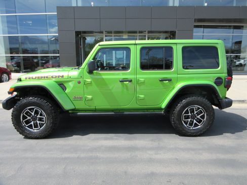 Used 2025 Jeep Wrangler Unlimited Rubicon w/ Convenience Group AWD/4WD image 7