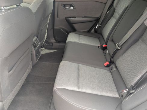 Used 2021 Nissan Rogue SV image 12