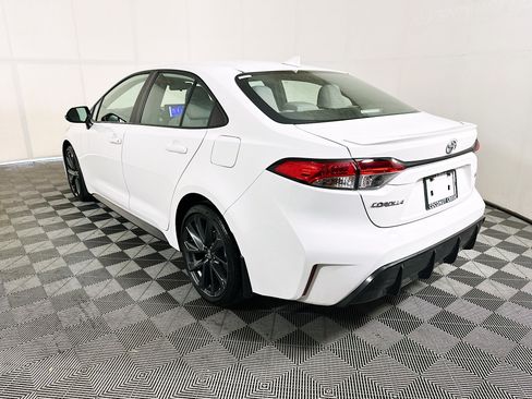 Used 2024 Toyota Corolla SE FWD image 5
