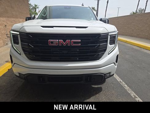 Used 2022 GMC Sierra 1500 Elevation w/ Preferred Package AWD/4WD image 2