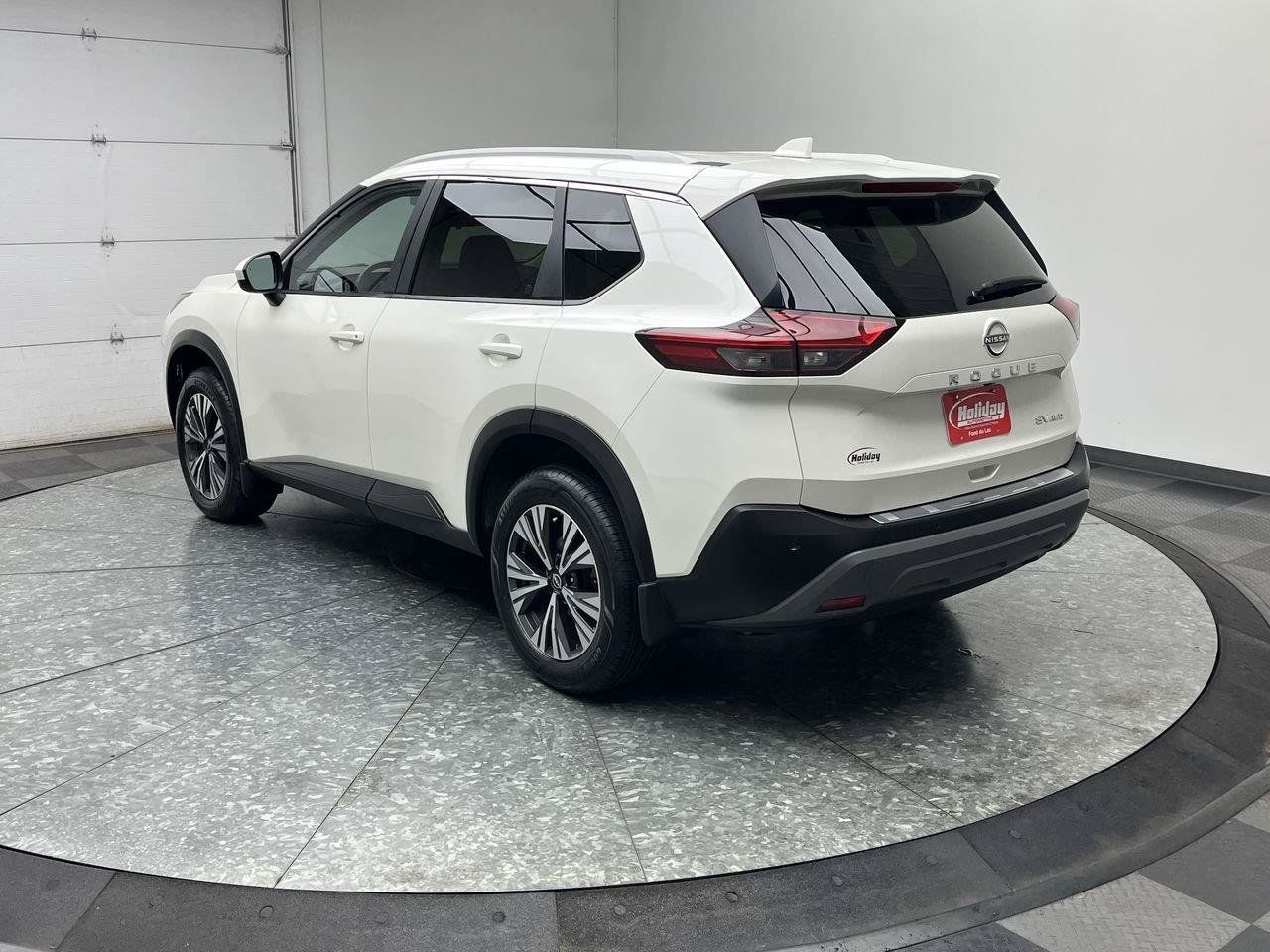 Used 2023 Nissan Rogue SV w/ SV Premium B Package AWD/4WD image 2