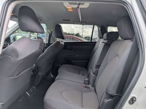 Used 2020 Toyota Highlander L FWD image 14